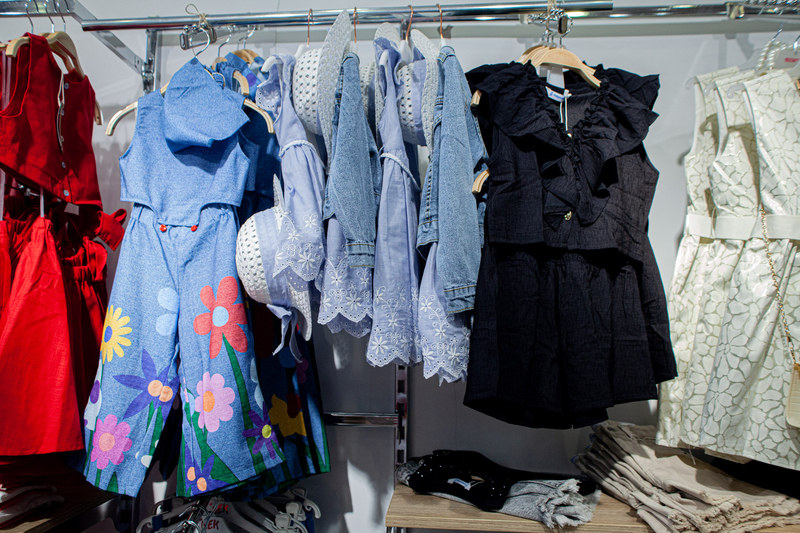 Κοριτσίστικο σύνολο